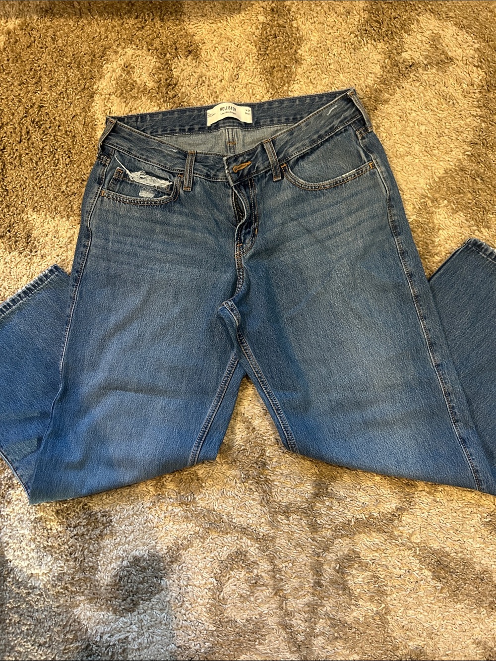 Hollister Boyfriend Jeans in Medium Blue Wash